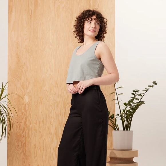 Cropped Lace Up Back Tank - Picture 2 of 6